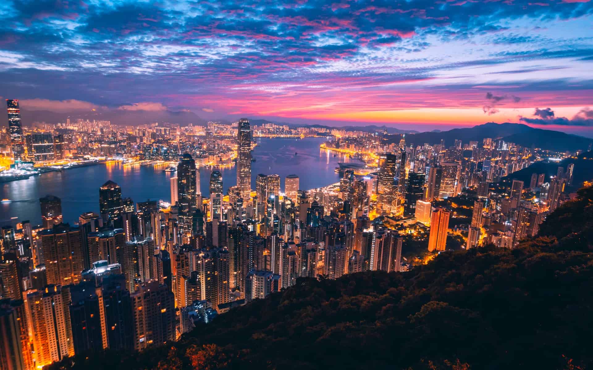 Best things to do in Hong Kong - Sarah Li Cain - skyline by Simon Zhu on Unsplash