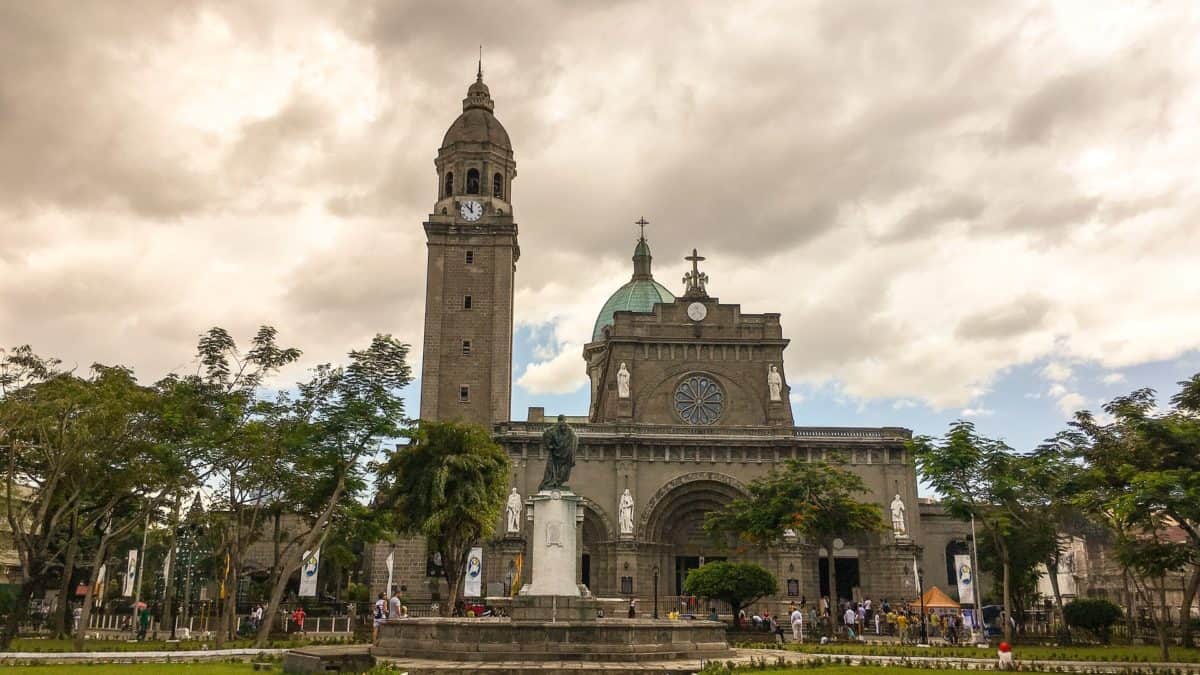 Best Things To Do In Manila Philippines church republic-of-the-philippines-2077194_1920