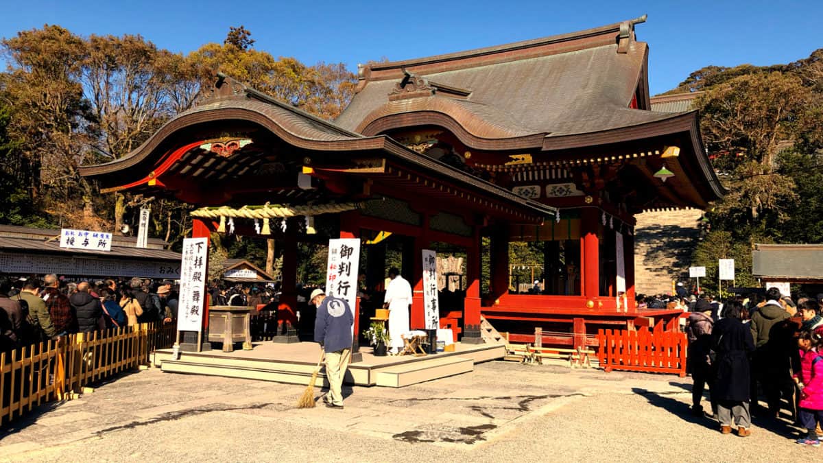Best Things To Do In Kamakura Japan Corinne Vail Tsurugaoka Hachimangu Shrine New Year