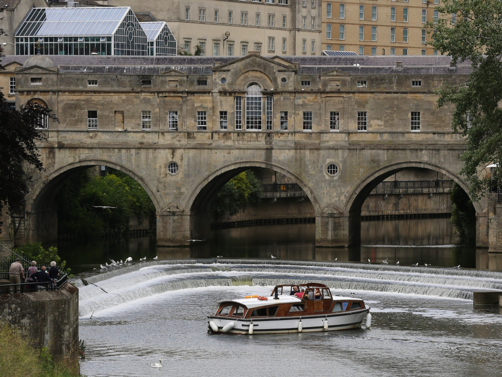Best things to do in Bath UK - AJ Saunders - Pulteney Bridge and Boat credit Bath BID