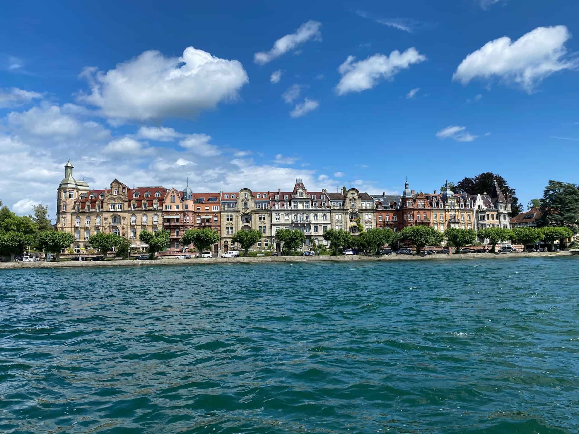 Best things to do in Konstanz Germany - Jean and Patti - Row homes on the edge of the lake by Datingjungle on Unsplash