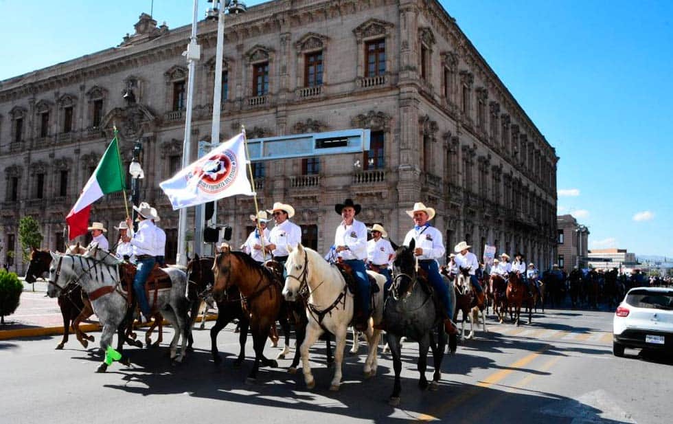 Best things to do in Chihuahua Mexico - Juan Pablo Carvajal - Cattle Drive in front of the Governors Office