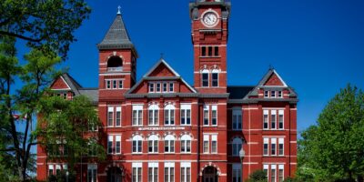 Best things to do in Auburn Alabama - Connie Pearson - Samford Hall at Auburn University by 12019 on Pixabay