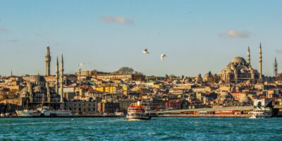 Istanbul Turkey podcast episodes. Bosphorus Ferry Ride by Engin Yapici on Unsplash