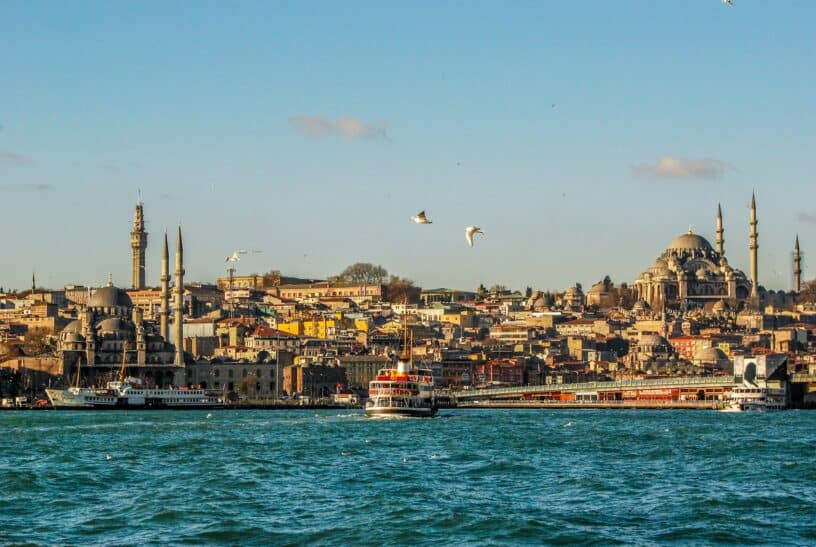 Istanbul Turkey podcast episodes. Bosphorus Ferry Ride by Engin Yapici on Unsplash