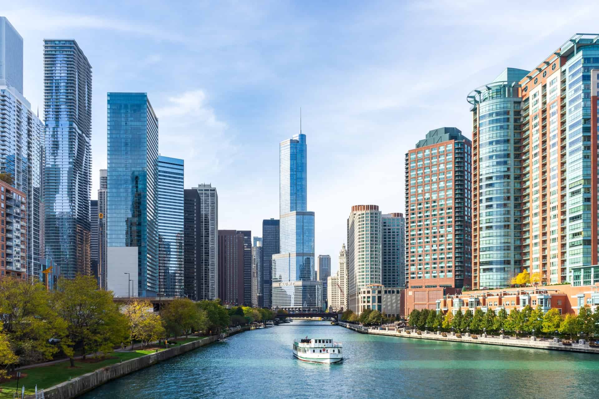 Best things to do in Chicago Illinois - Bethany Bayless - Architectural Boat Tour by Dimitry Anikin on Unsplash