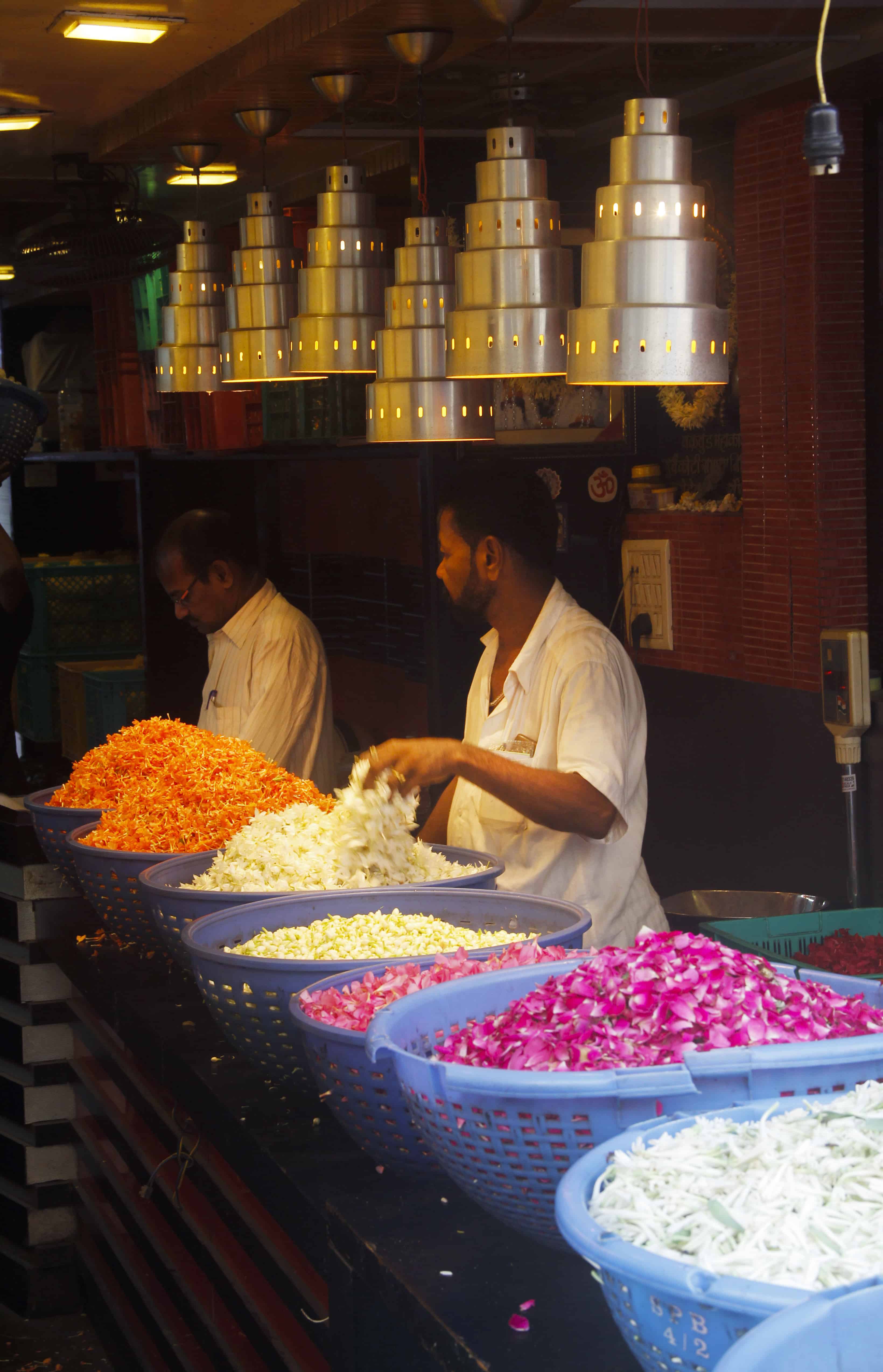 Best things to do in Mumbai India Ashish Namjoshi Dadar flower market-2