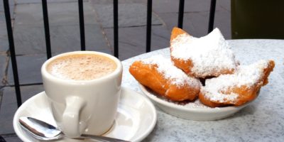 Best things to do in New Orleans Louisiana Andrew Kerr Cafe du Monde beignets and coffee-3293499_1920 pixabay raggio5