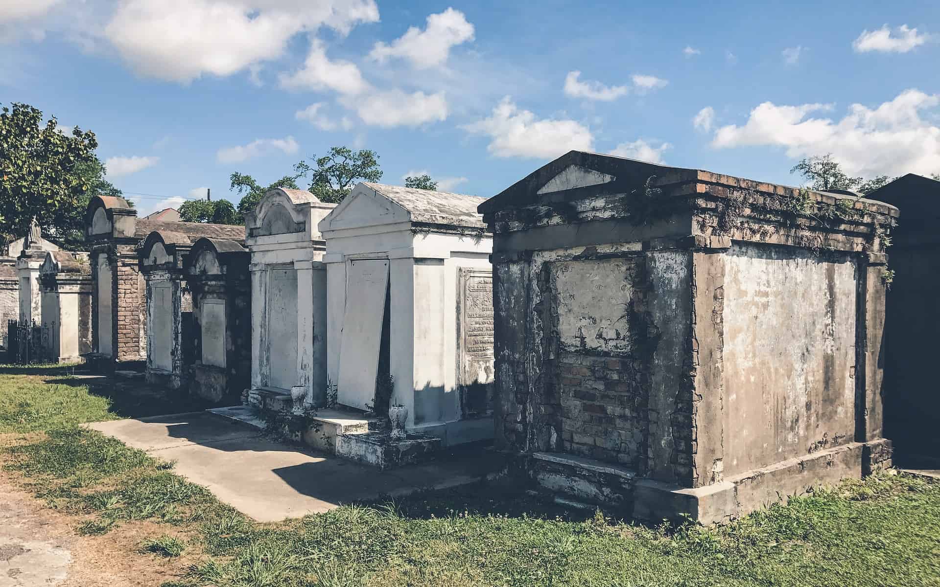 cemetary new-orleans-2527583_1920 pixabay hudsoncrafted