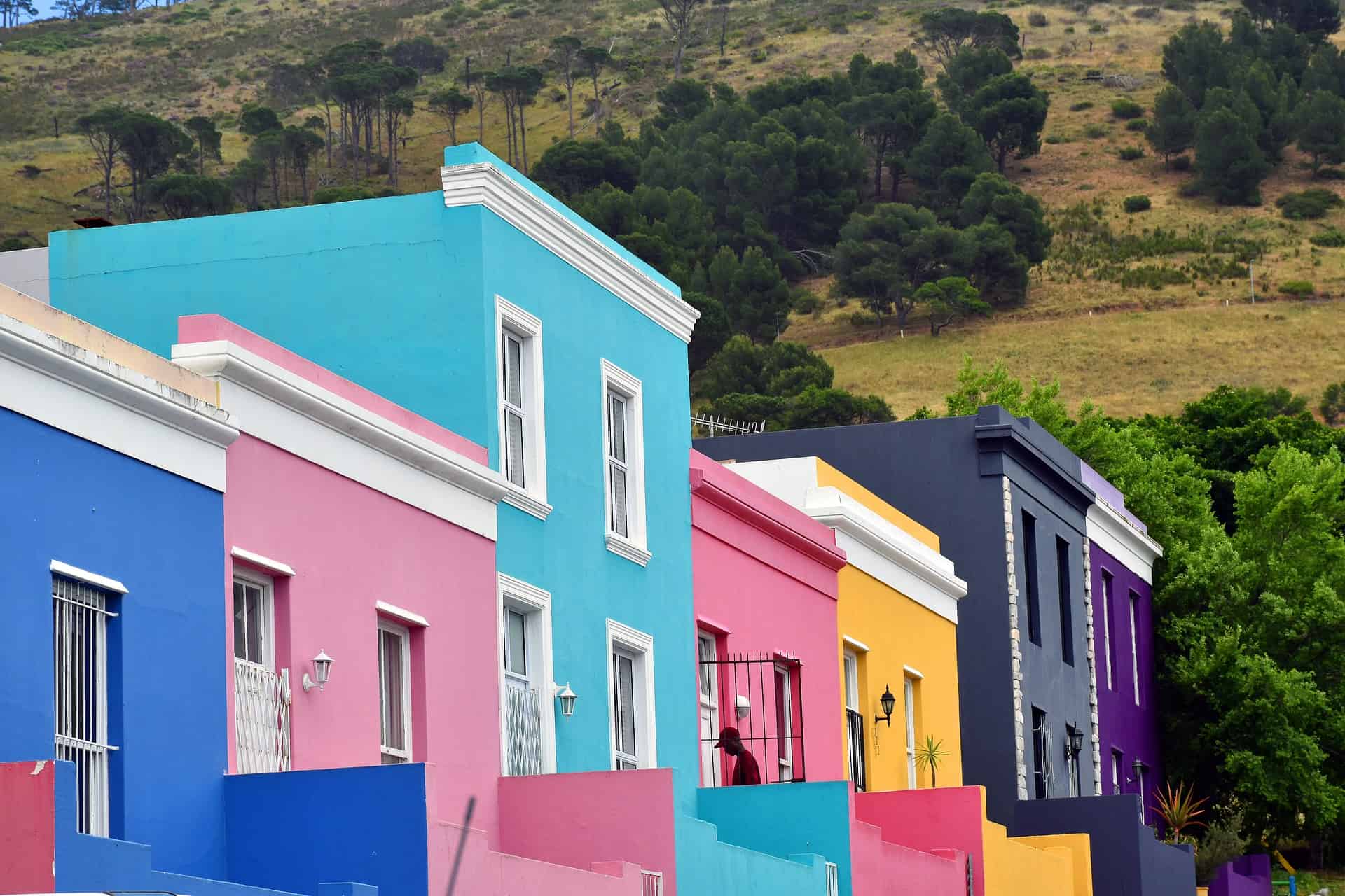 Best things to do in Cape Town South Africa David Frost - colorful houses in Bo-Kaap courtesy of Pascal Ohlmann on Pixabay