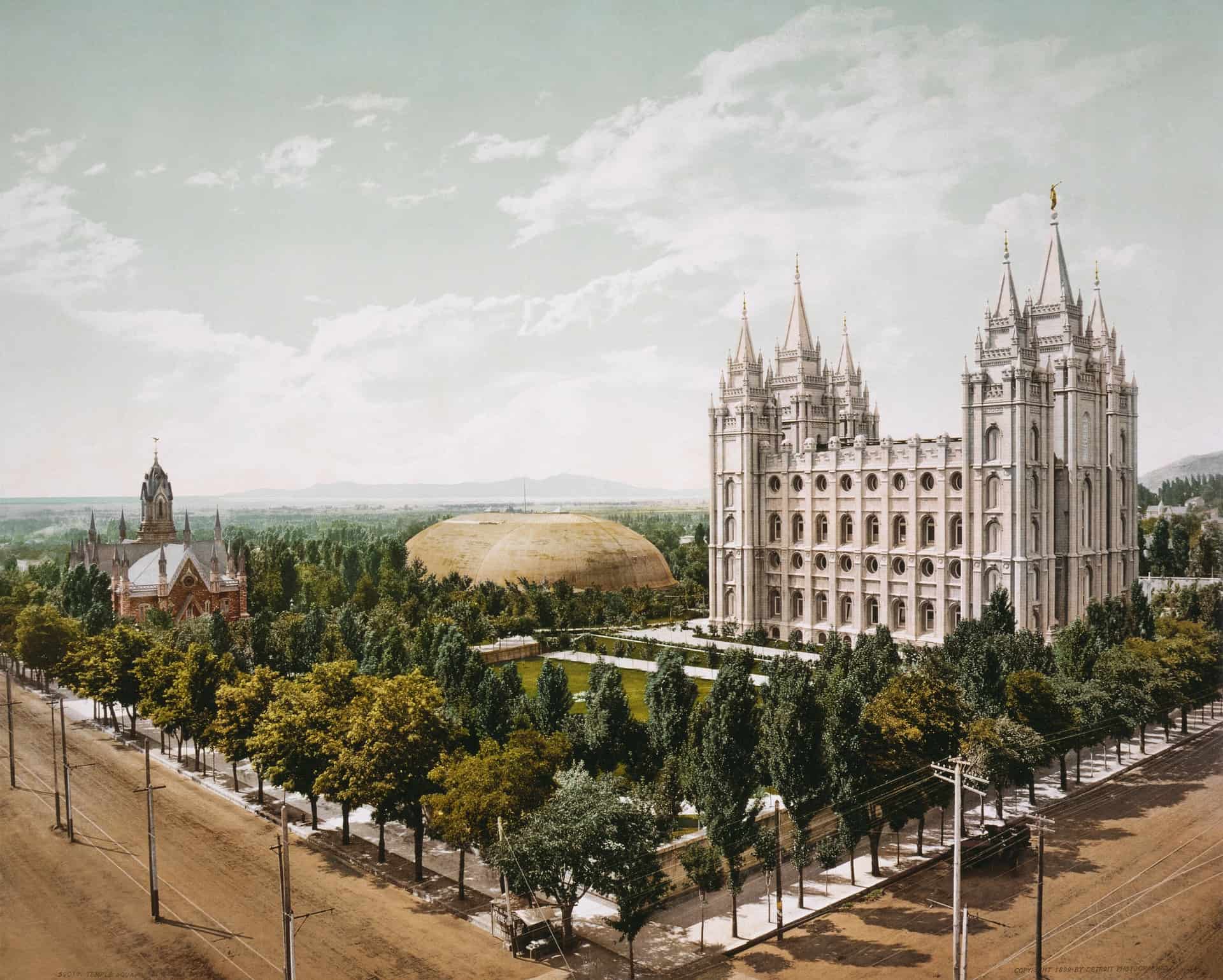 Best things to do in Salt Lake City Utah Ben Luthi - Temple Square courtesy of WikiImages on Pixabay