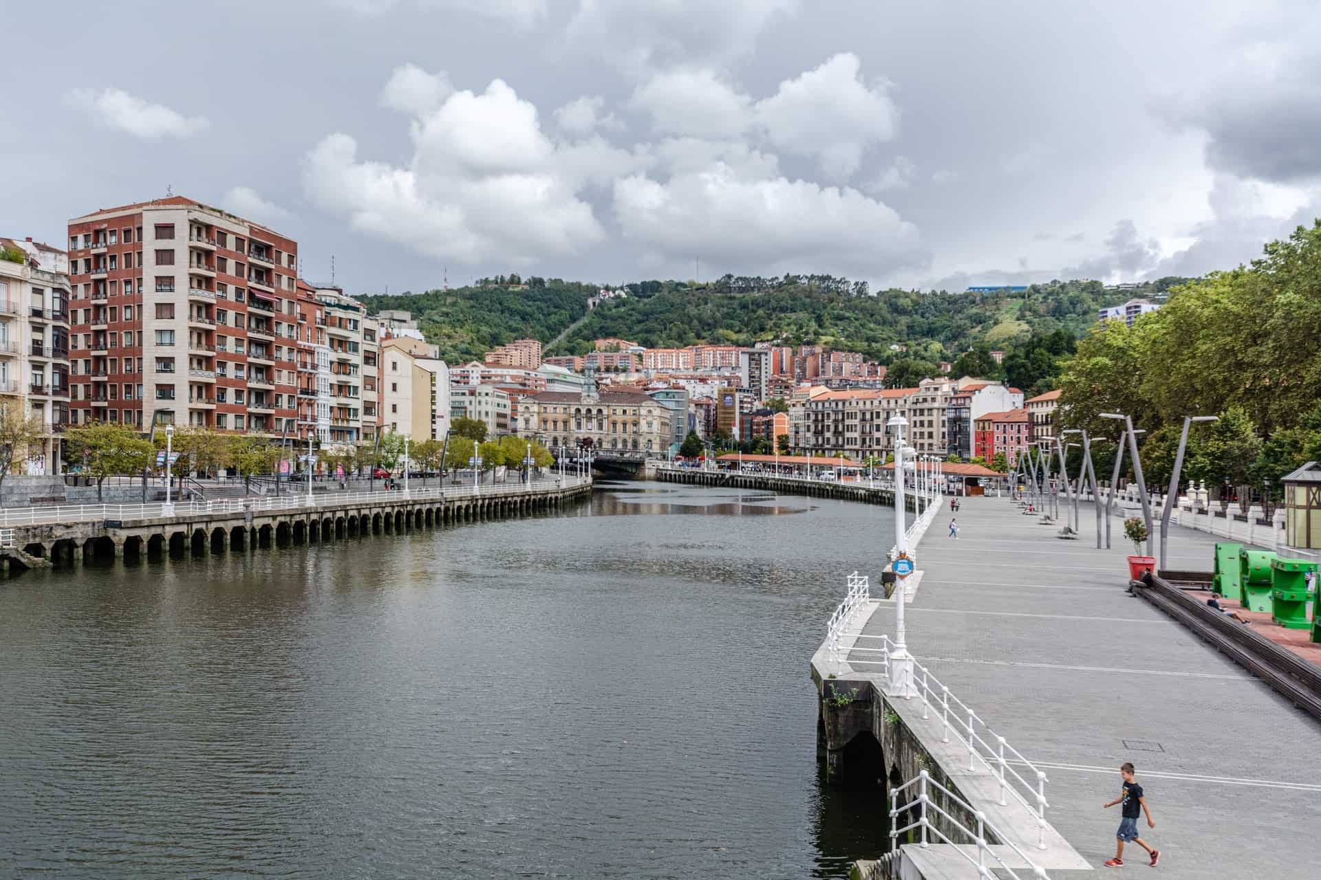 Best things to do in Bilbao Spain - Lindsay Woychick - La Ría or Bilbao's River - Photo by Eduardo Kenji Amorim on Unsplash