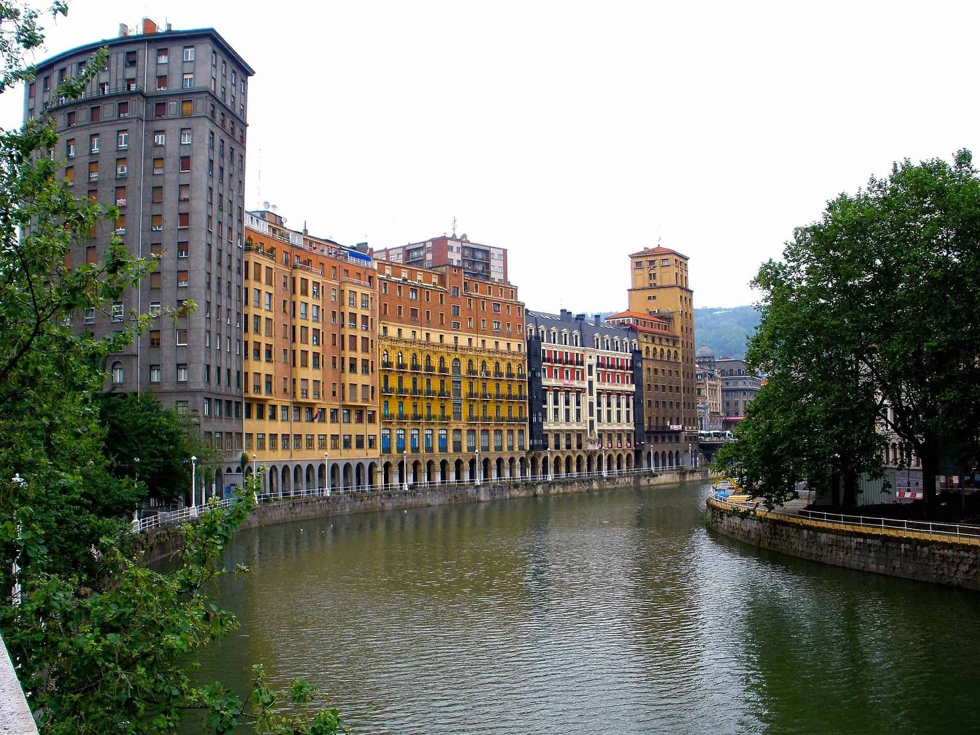 Best things to do in Bilbao Spain - Lindsay Woychick - canal view by David Mark on Pixabay
