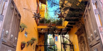 Best things to do in San Miguel de Allende Mexico - entrance to inner courtyard of a home