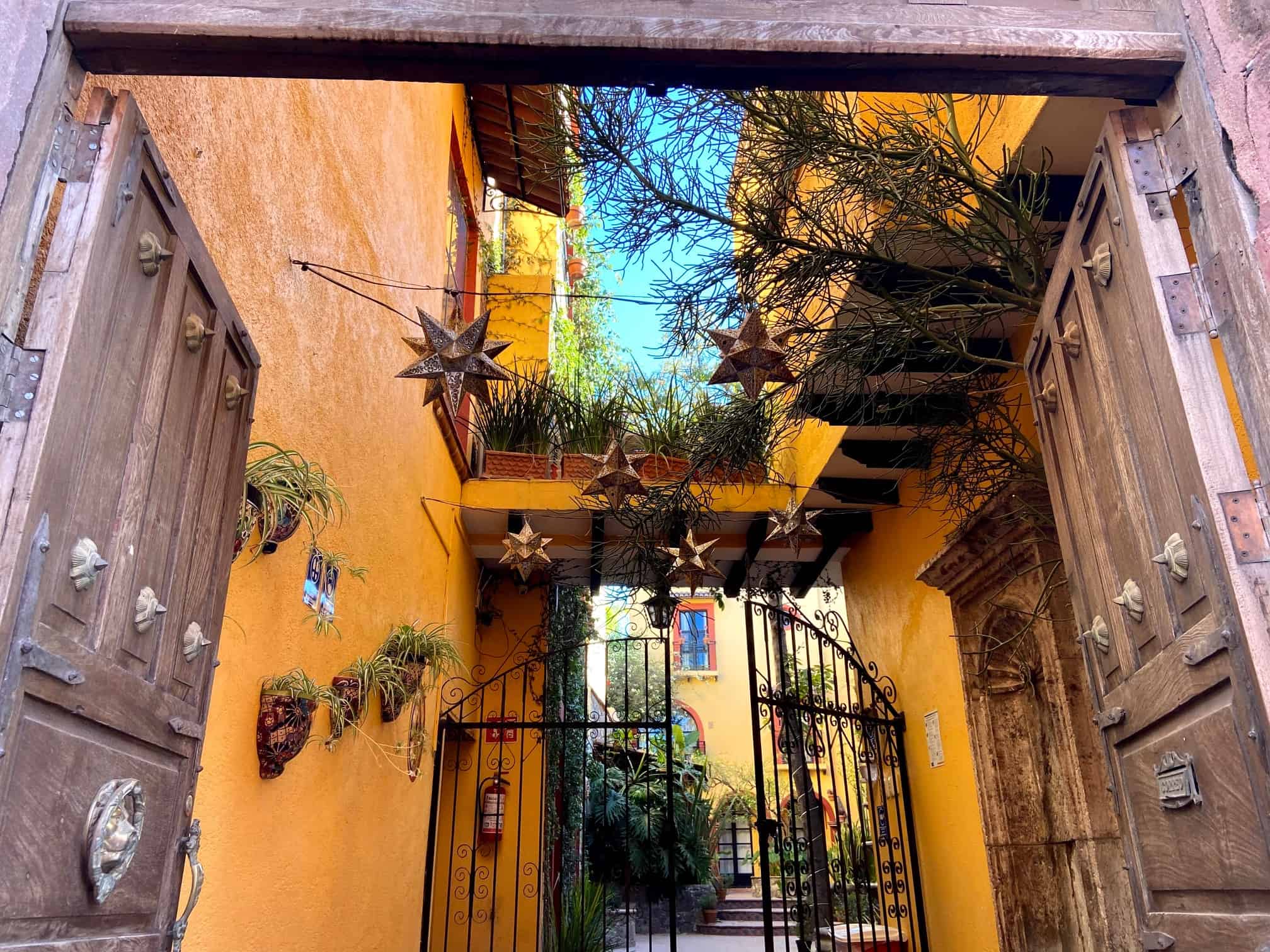 Best things to do in San Miguel de Allende Mexico - entrance to inner courtyard of a home