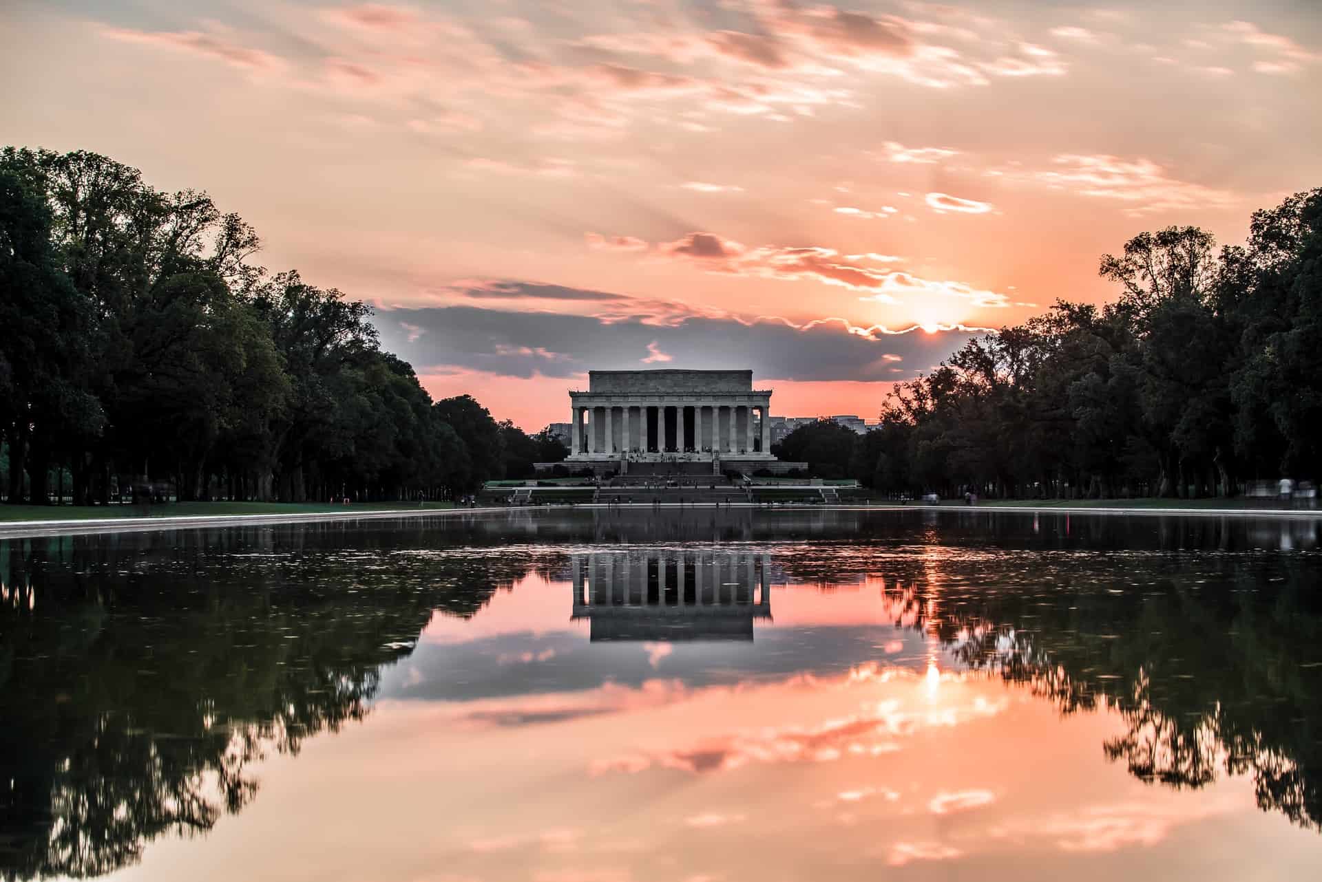 Best things to do in Washington DC - Mike Ferraco - Lincoln Memorial summer sunet by Casey Horner on Unsplash