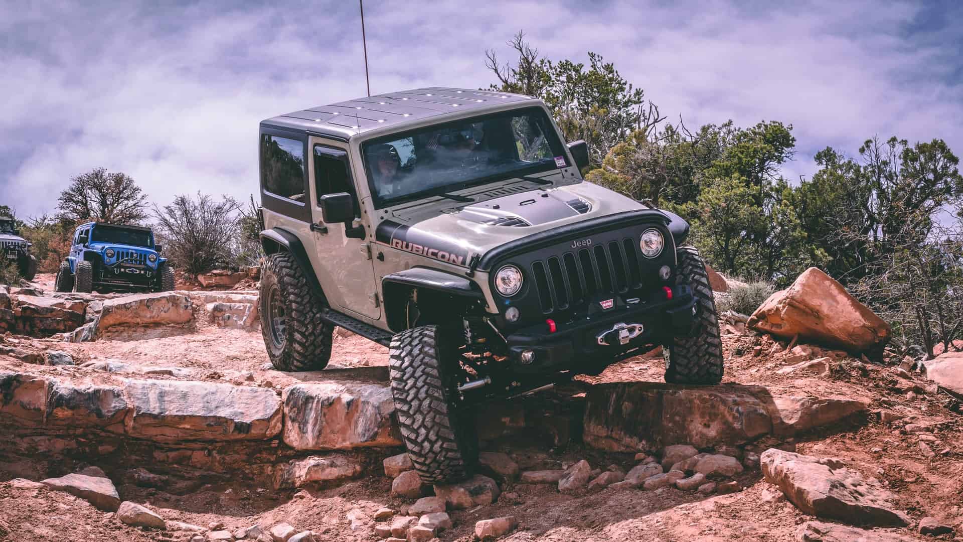 Best things to do in Moab Utah - Rosanne McHenry - Jeep tour by Cody Lannom on Unsplash