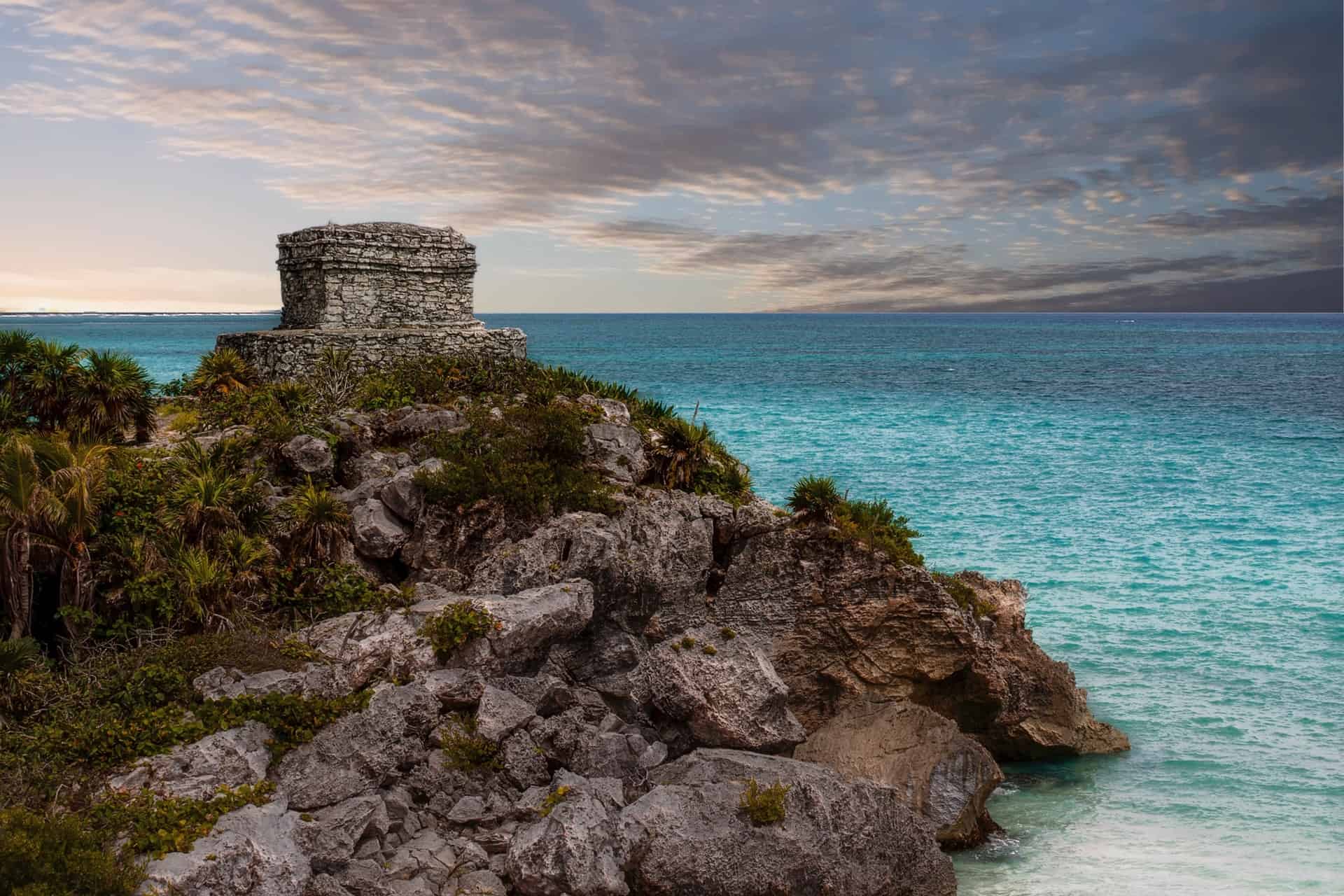 Best things to do in Tulum Mexico - Katrina Julia - Ruins at the beach by Vince Russell on Unsplash