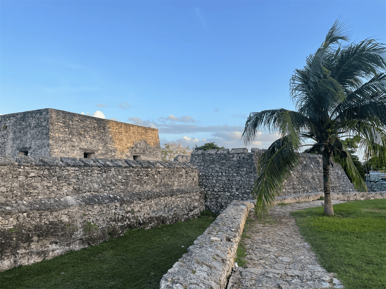 Best things to do in Bacalar Mexico - Katrina Julia - Mayan ruins