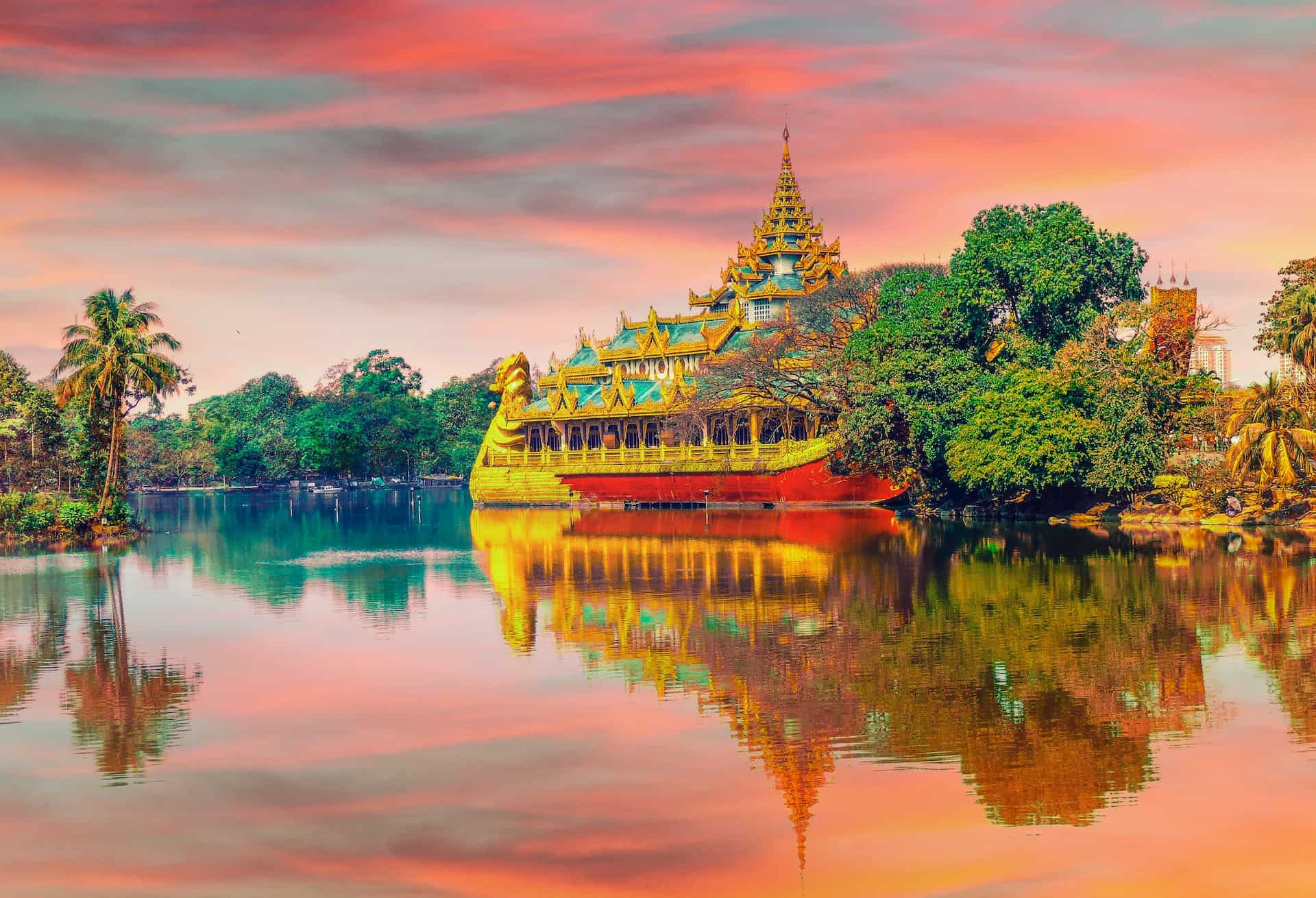 Best things to do in Yangon Myanmar - Jessica Mudditt - Dragon boat on Kandawgi Lake by Mg Cthu on Unsplash