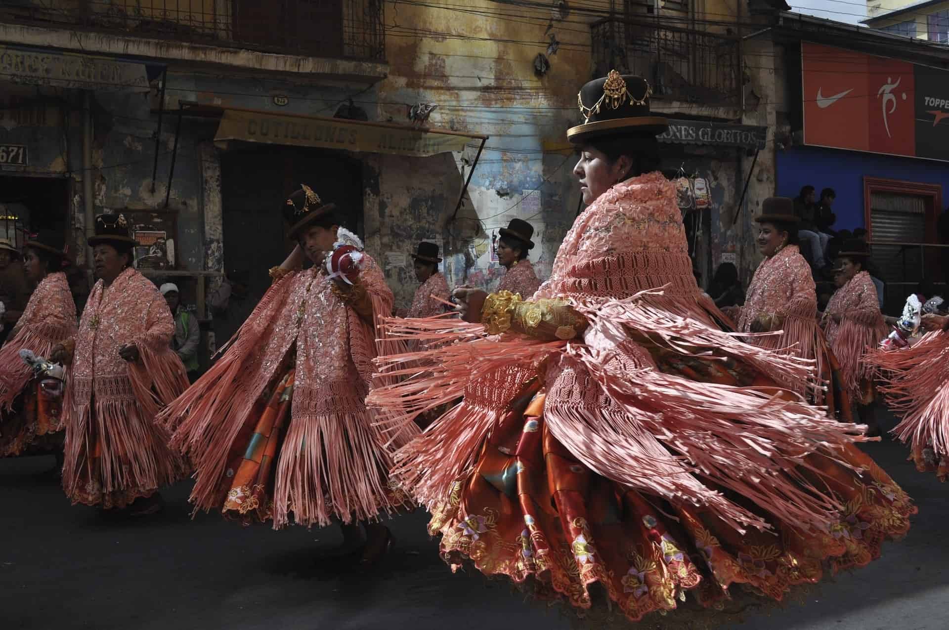 Best things to do in La Paz Bolivia - David Karamanis - Dancers wearing traditional clothes by 677920 on Pixabay