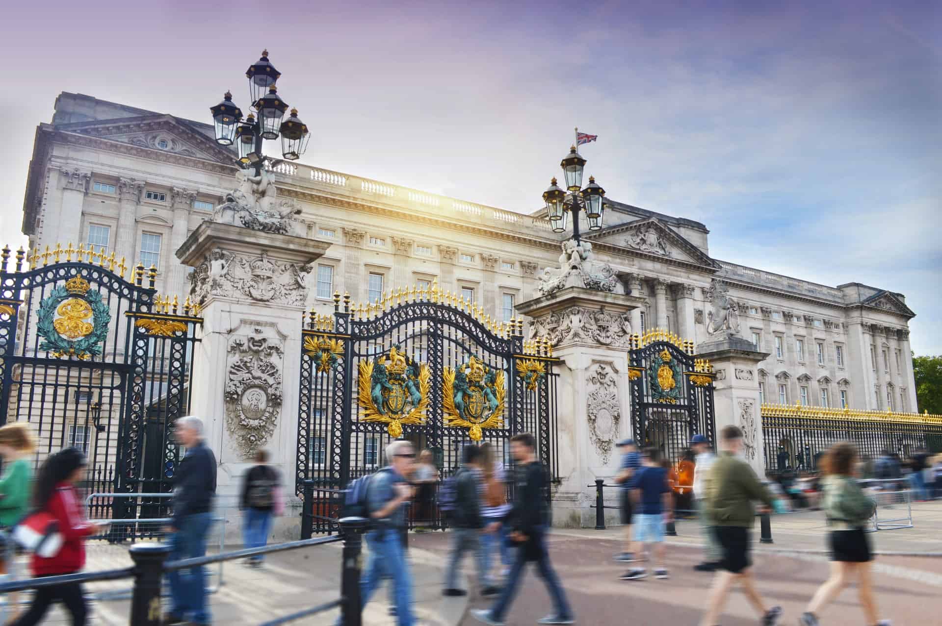 Best things to do in London UK - Josh Symons - Buckingham Palace by Debbie Fan on Unsplash