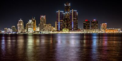 Best things to do in Detroit MI - Rebecca Gade Sawicki - Detroit skyline by William Duggan on Unsplash