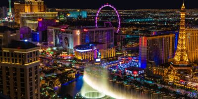 Best things to do in Las Vegas Nevada - David Gavri - Bellagio fountains and High Roller Ferris Wheel by Julian Paefgen on Unsplash