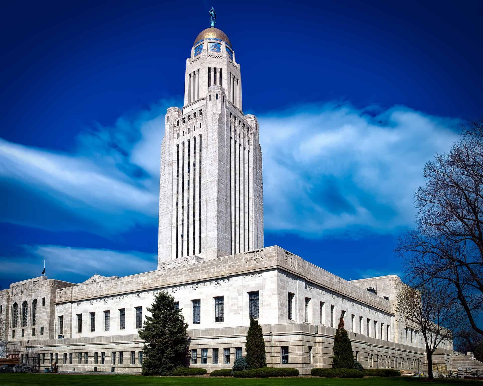 Best things to do in Lincoln Nebraska - Allea Grummert - Capitol Building by David Mark on Pixabay