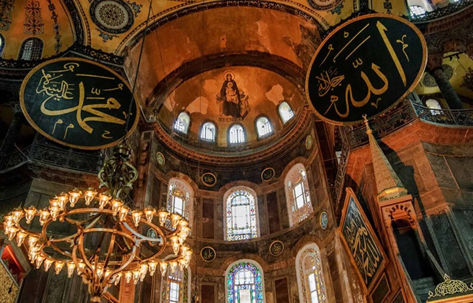 Best things to do in Istanbul Turkey - Andrea Lemieux - Aya Sofya
