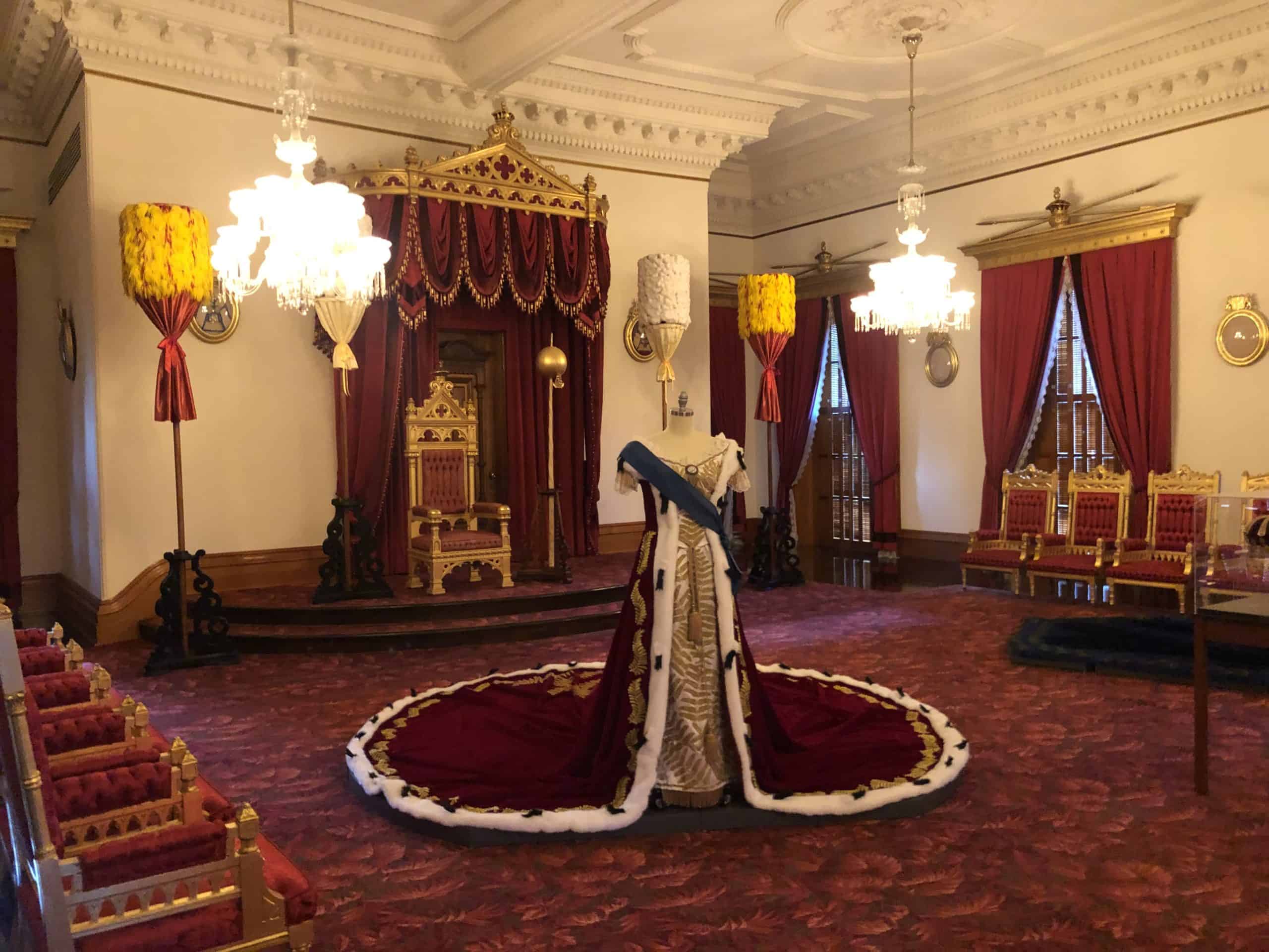 Best things to do in Honolulu Hawaii - Claire Tak - Iolani Palace throne
