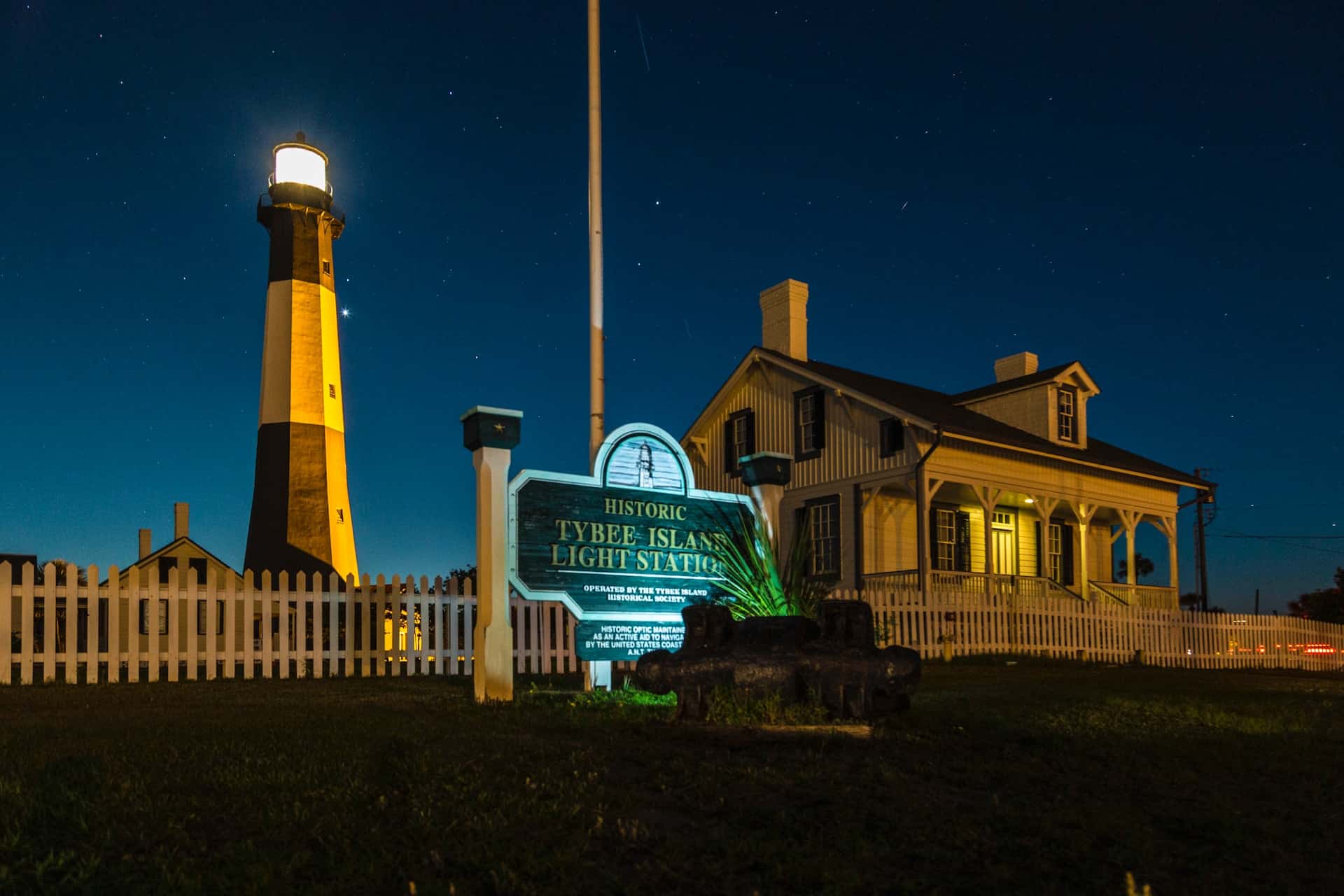 Best things to do in Savannah Georgia - Josh Calcanis - Tybee Island Lighthouse by Tyler Edic on Unsplash
