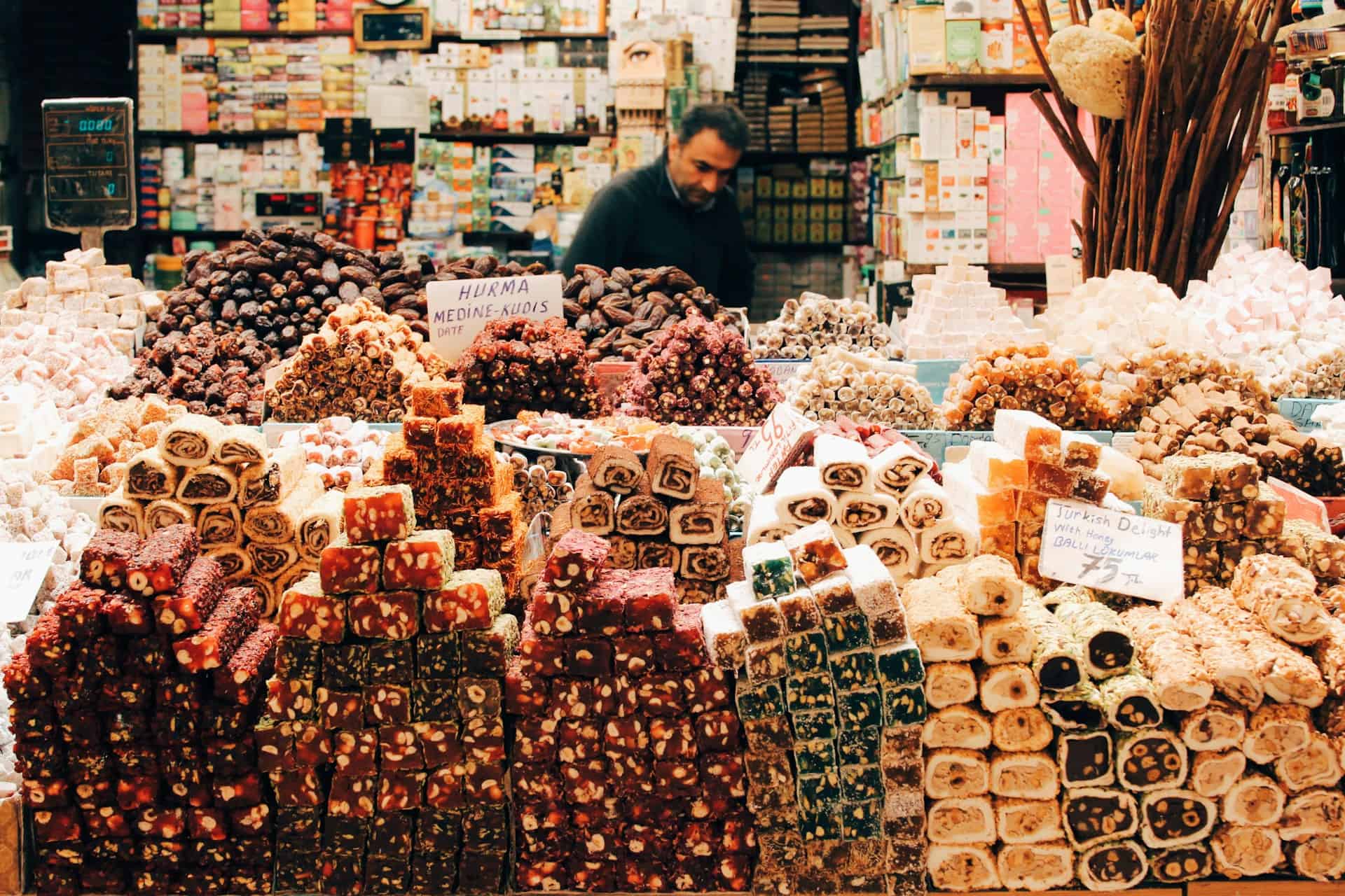 Best things to do in Istanbul Turkey - Pinar Tarhan - Turkish delight and other treats for sale by Michael Parulava on Unsplash