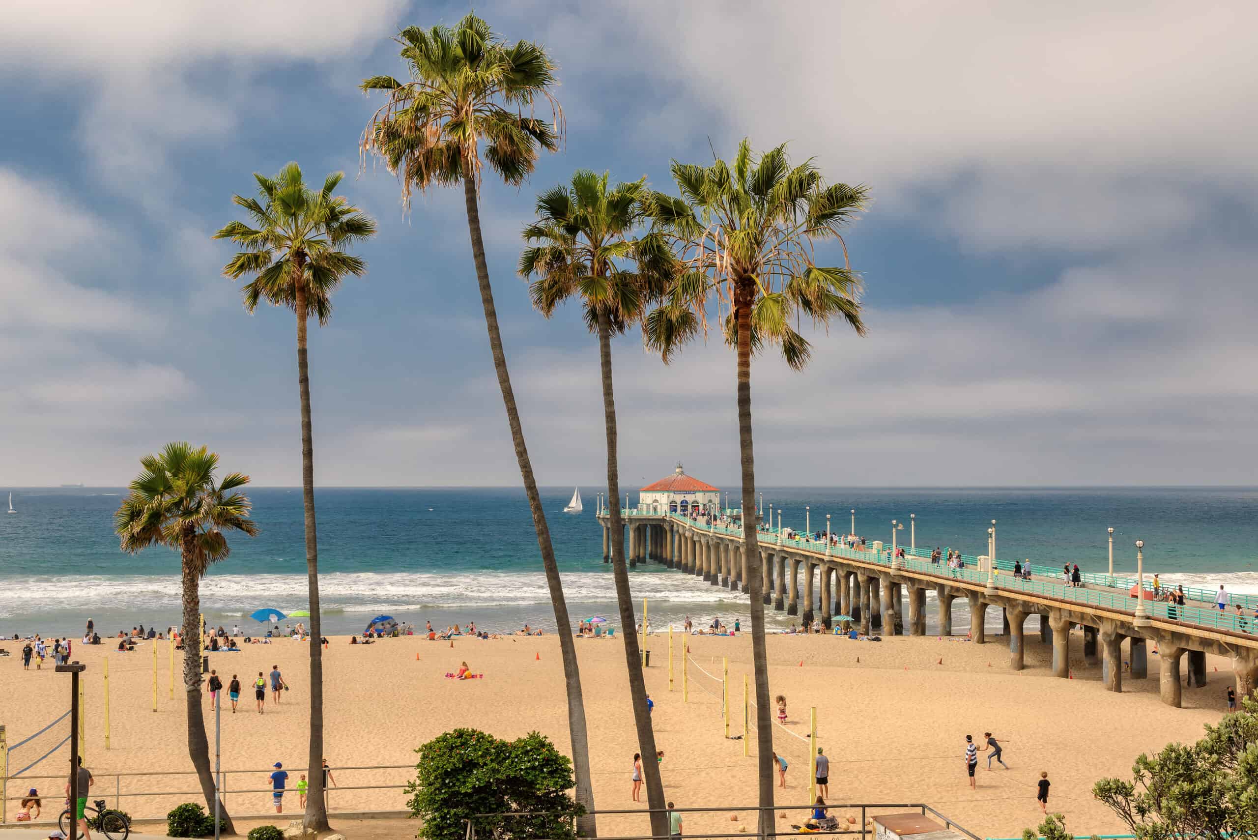 Best Things to do in Redondo Beach California Drew Taddia bigstock-MANHATTAN-BEACH-USA--MARCH--90468767