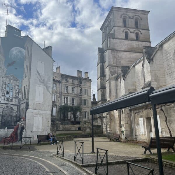 Angouleme, France | Hotel de Ville, Les Halles Market & Cartoon Murals ...